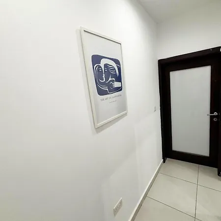 Large Paceville 3 *