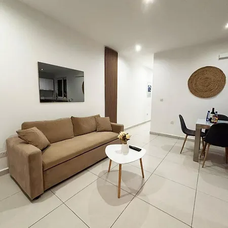 아파트 Large Paceville 3